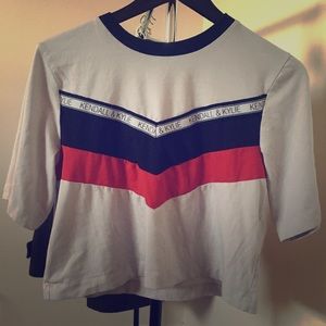Short sleeve Kendall and Kylie crop-top